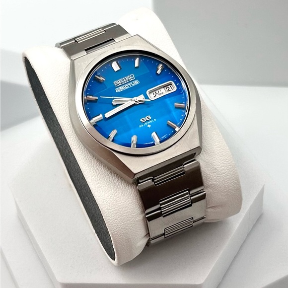 Vintage 1975 Seiko 5 Actus SS, automatic 42mm size case, 6.5in size wrist - Picture 6 of 11